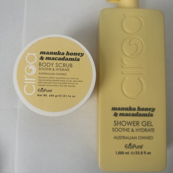 CIROA manuka honey & Macadamia Duo Body Scrub & Shower Gel Gift Set